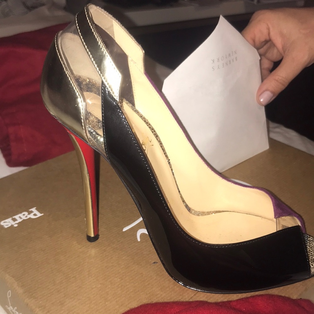 WORN ONCE AUTHENTIC LOUBOUTINS